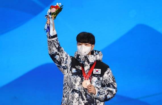 '음주운전’ 김민석, 헝가리 국기 달고 밀라노行… “한국 빙속 간판의 배신인가, 생존인가”