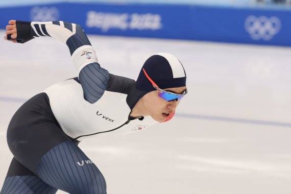 '음주운전’ 김민석, 헝가리 국기 달고 밀라노行… “한국 빙속 간판의 배신인가, 생존인가”