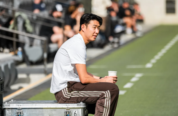 대체 무슨 일? 손흥민, 유니폼 아닌 사복…LAFC 프리시즌 계속 결장 →