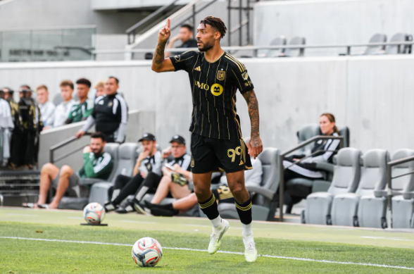 대체 무슨 일? 손흥민, 유니폼 아닌 사복…LAFC 프리시즌 계속 결장 →