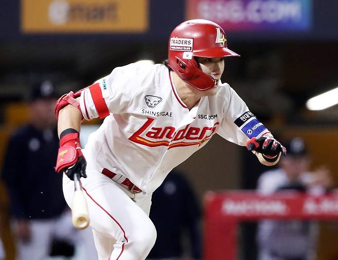 “다년계약 논의 예정” SSG, 최지훈과 3억7000만 원에 계약…조형우는 최고 인상률