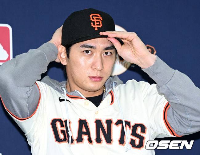 한국까지 와놓고선 이럴 수 있나…이정후 낭패, 2년 만에 포지션 박탈이라니