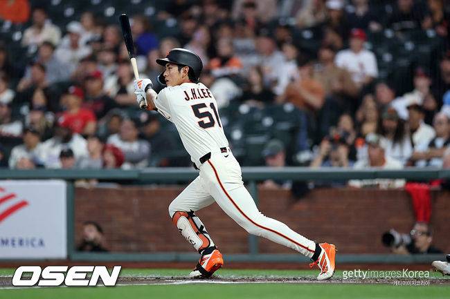 한국까지 와놓고선 이럴 수 있나…이정후 낭패, 2년 만에 포지션 박탈이라니