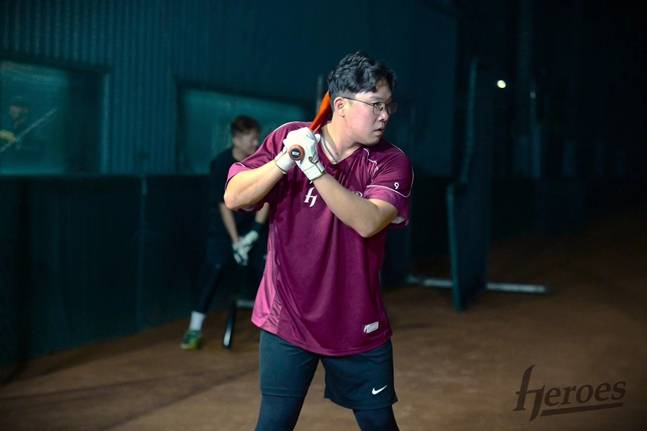 '와' 날렵해진 안치홍, 육안으로 봐도 홀쭉해졌다!→3루 핫코너 '이상무'