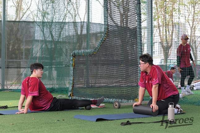 '와' 날렵해진 안치홍, 육안으로 봐도 홀쭉해졌다!→3루 핫코너 '이상무'