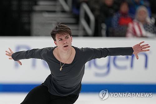 비행기·헬기 '끔찍한 충돌'+67명 전원 사망…'부모 한꺼번에 잃고' 딱 1년, 美 스케이터가 올림픽 간다→