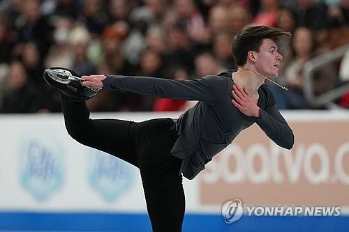 비행기·헬기 '끔찍한 충돌'+67명 전원 사망…'부모 한꺼번에 잃고' 딱 1년, 美 스케이터가 올림픽 간다→