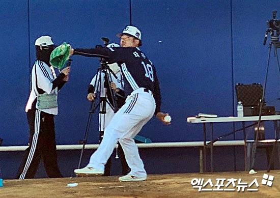 '(최)민수 형!' 벌써 한국 이름도 생겼다?이렇게 빨리 적응한 외인 있었나…두산 타무라, 첫 불펜 피칭서도 합격점