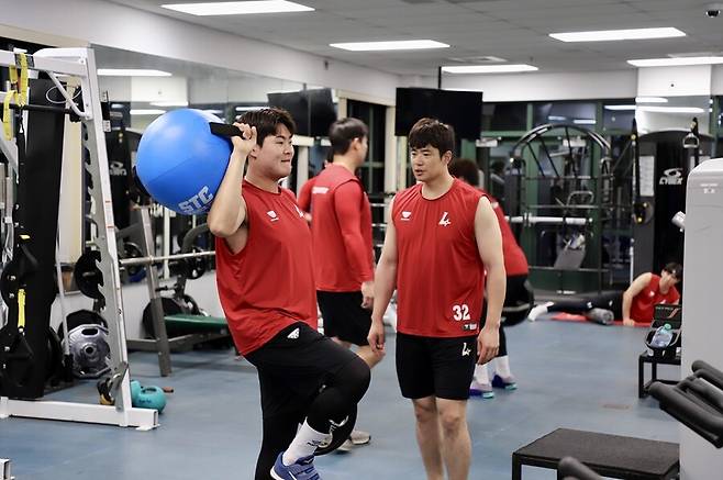 벌써 '김재환 효과' 보나, 새벽 6시부터 거포 유망주와 출근이라니…