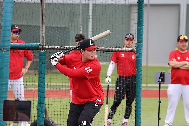 벌써 '김재환 효과' 보나, 새벽 6시부터 거포 유망주와 출근이라니…