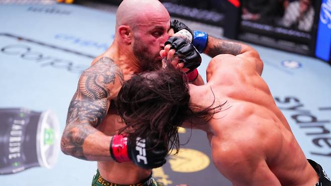 'GOAT' 세계 1위와 랭킹 2위, 무려 이 정도 차이라니... 볼카노프스키 만장일치 판정승 '타이틀 방어 성공'