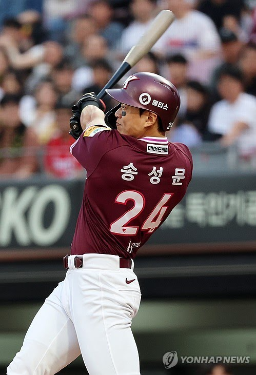 '이런 행운이 있나' 송성문, 1루수 무혈입성? 아라에즈, 샌프란시스코로 이적...2루수는 크로넨워스