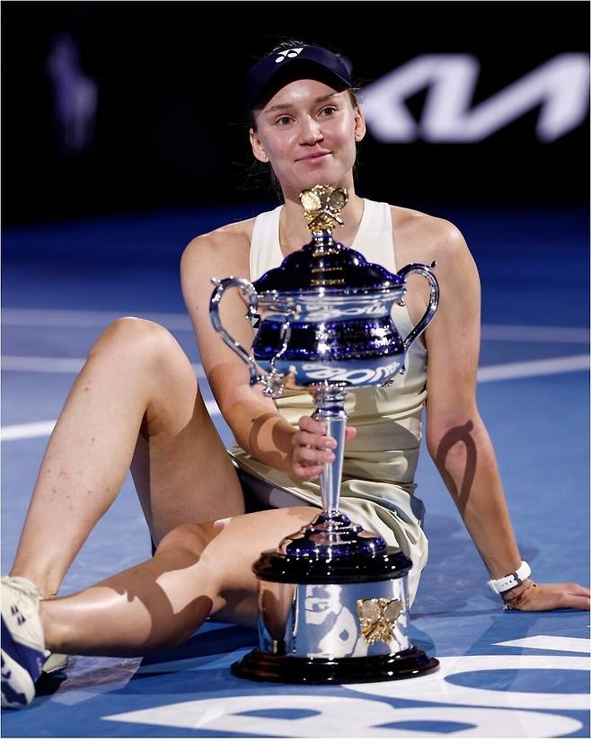 [김경무의 오디세이] '얼음여왕' 돈방석...리바키나, 석달새  '116억원 우승 상금' 챙겼다