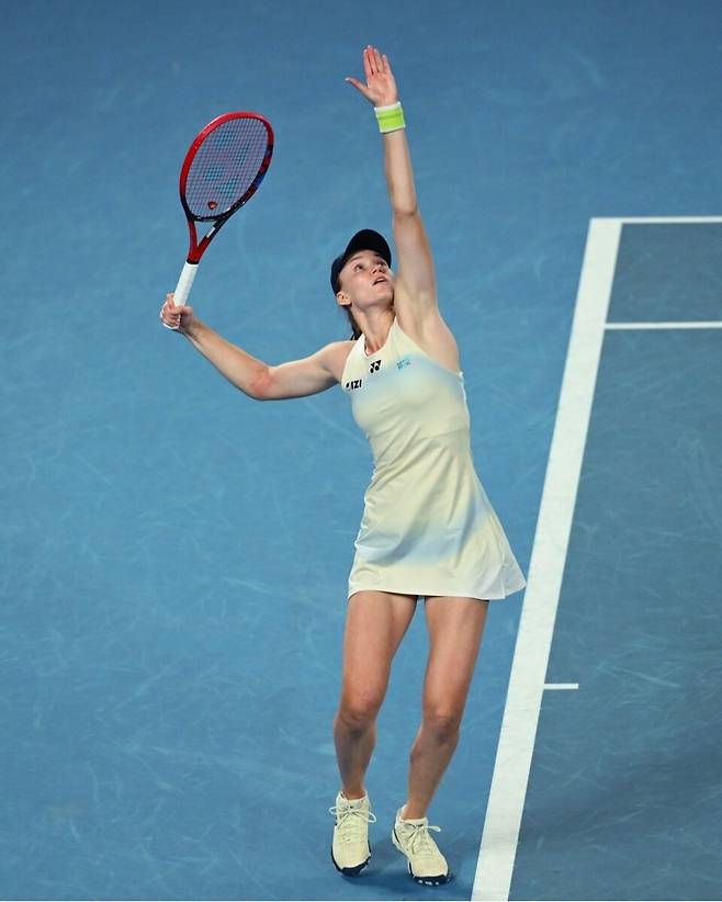 [김경무의 오디세이] '얼음여왕' 돈방석...리바키나, 석달새  '116억원 우승 상금' 챙겼다