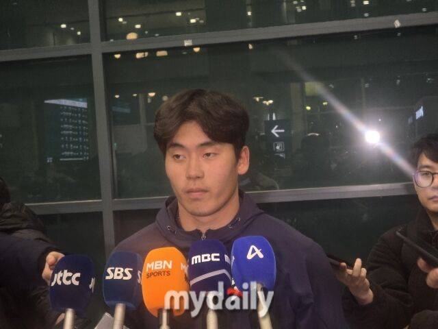 “류현진 선배님의 한 마디가 팁이 됐다…생각을 바꿨다” KBO 최고 마무리가 ‘레전드 선발투수’에게 뭘 배웠나