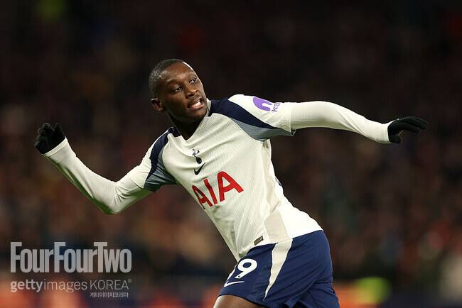 손흥민은 어떻게 토트넘에 10년 있었나…임대 생활 6개월째, 돌연 감독 찾아가 ‘이적 요청’