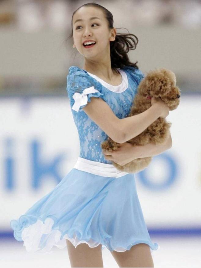 '김연아에 밀려 은메달' 日 아사다 마오, 깜짝 근황…