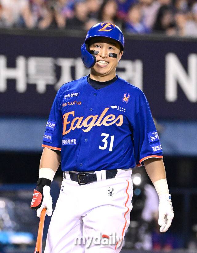 “강백호 1루수→우익수” 손아섭 한화 잔류해도 생존 가능…지명타자 쉽지 않겠지만 ‘KS 우승 위해 버텨라’