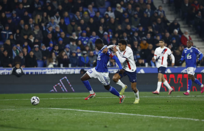 '이강인, 교체로 초특급 활약' PSG, '하키미 퇴장'에도 스트라스부르에 2-1 승리...리그 선두 탈환