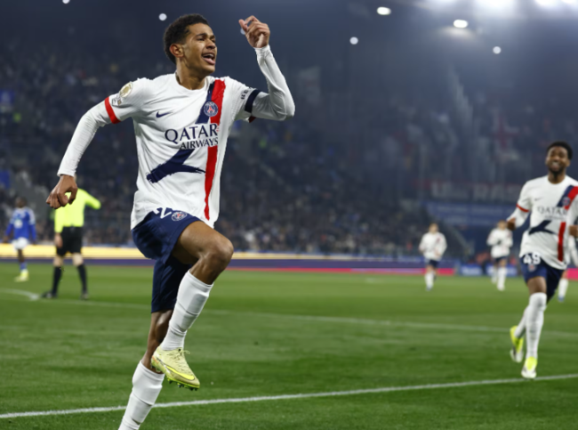 '이강인, 교체로 초특급 활약' PSG, '하키미 퇴장'에도 스트라스부르에 2-1 승리...리그 선두 탈환