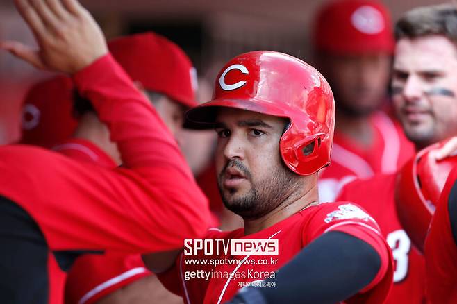 더 큰 금액 뿌리쳤다, 사랑받던 팀으로 전격 복귀…강타자 수아레스, 신시내티와 219억원 FA 계약 체결