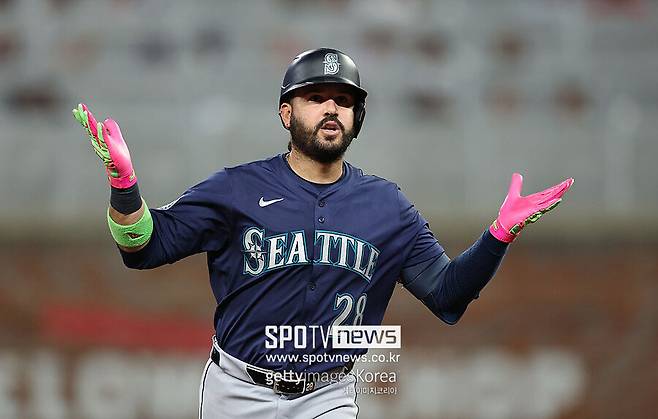 더 큰 금액 뿌리쳤다, 사랑받던 팀으로 전격 복귀…강타자 수아레스, 신시내티와 219억원 FA 계약 체결