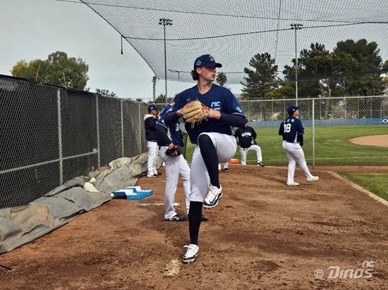 국대 포수도 '처음 보는 투심'이라니…진짜 '페디·하트' 넘는 에이스 탄생? NC 테일러, 첫 불펜 피칭서 '최고 146km' 기록