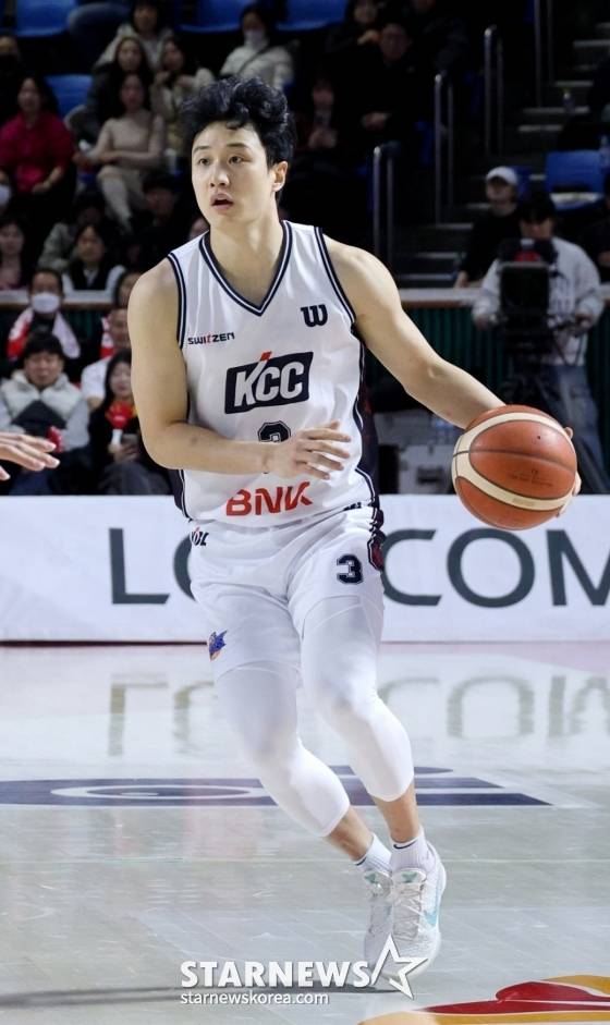 '개인 역대 최고' 허웅 3점 14개 작렬→무려 51득점 대폭발... KCC, SK 120-77 완파 '연승 성공' [잠실 현장리뷰]