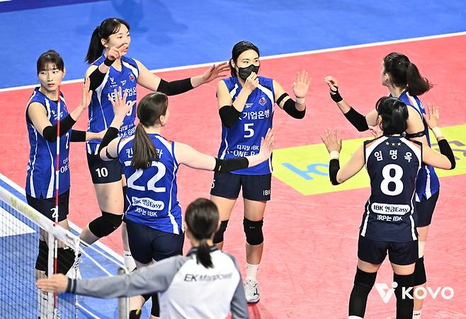 임명옥 발목 부상 이탈 초대형 변수 발생…GS칼텍스, 실바 활약 앞세워 기업은행 1점 차 추격 성공[현장리뷰]