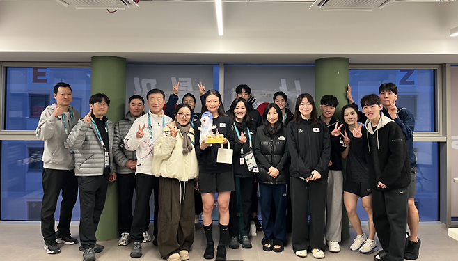 심석희와 '8년 갈등' 풀었다…최민정, 올림픽 金 위한 화해의 터치 → 생일 파티 박수까지 韓 여자 계주 '원팀' 선언