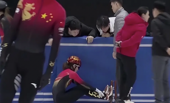 '개막 8일 앞뒀는데' 中 쇼트트랙 비상...女동료끼리 충돌→장추통-장이쩌 정밀 검사 받았다