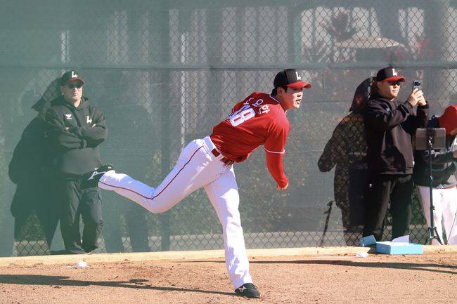 ‘군 전역’ 160km 파이어볼러·1차지명 사이드암, SSG 비밀병기 될까 “군대에서 몸 잘 만들었다”