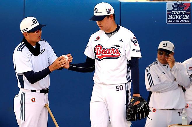 타 구단 FA 오퍼도 뿌리쳤다… 두산과 의리 택했다, 52억 짐 지고 뚜벅뚜벅 걸어간다