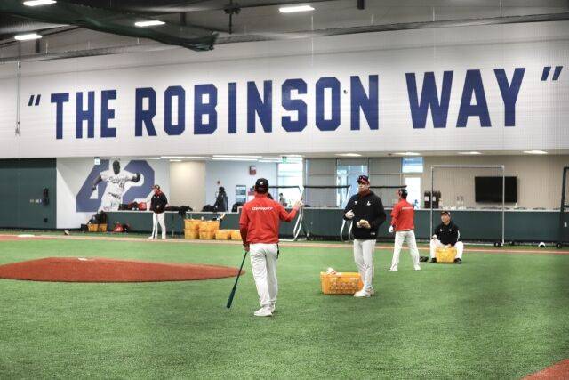 '영하 2도 실화?' 37년 만에 일시 한파, SSG 왜 당황하지 않았나…ML 규모급 실내훈련장→우수 인프라 실감