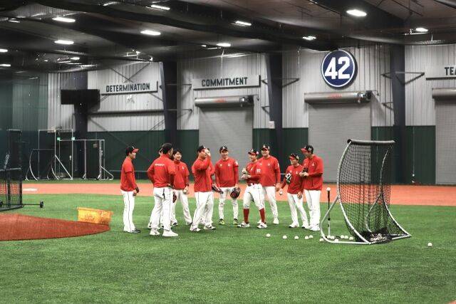 '영하 2도 실화?' 37년 만에 일시 한파, SSG 왜 당황하지 않았나…ML 규모급 실내훈련장→우수 인프라 실감