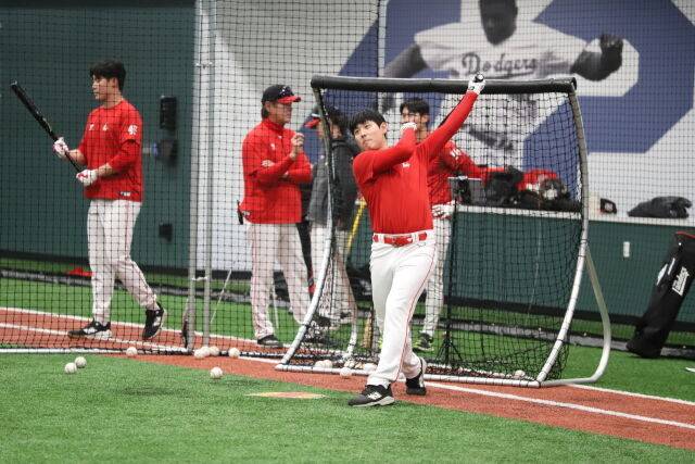 '영하 2도 실화?' 37년 만에 일시 한파, SSG 왜 당황하지 않았나…ML 규모급 실내훈련장→우수 인프라 실감