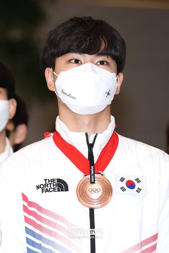 [오피셜] 음주운전 후 한국에서 도주→손흥민 세리머니 작렬...'헝가리 귀화' 김민석, 올림픽 출전 확정