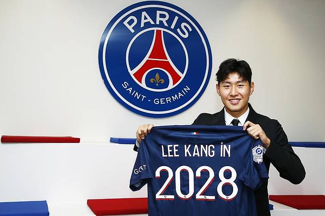 이강인 '유럽 최강' 명문팀서 전성기 맞는다…PSG LEE에 반했다→2028년 넘어 재계약 준비