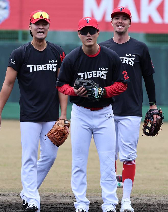 '와 칭찬일색' KIA 80억 공백, 진짜 2억으로 막나…