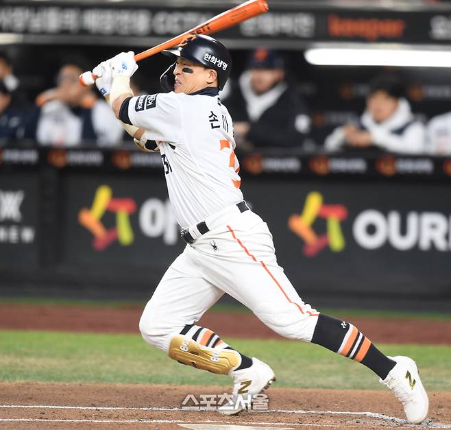 “아직 자신 있다” 손아섭의 각오…‘최저연봉+옵션’ 역제안, 위기 아닌 전환점 될 수 있다 [SS포커스]