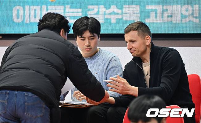 ‘51점 허웅 탈락’ 이유를 설명한 니콜라스 감독 “농구 외적인 것도 고려했다”