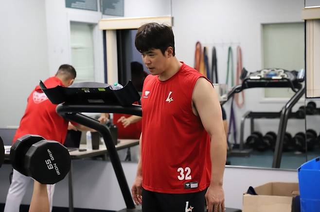 담장이 확 가까워졌다, 빗맞아도 간다? 잠실 40홈런 주인공 부활 프로젝트, 모두가 가능성을 보고 있다