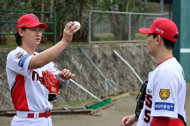 '연봉 폭풍 인상' KIA 역사 쓴 신예 처음이라니, 묻고 또 배웠다…