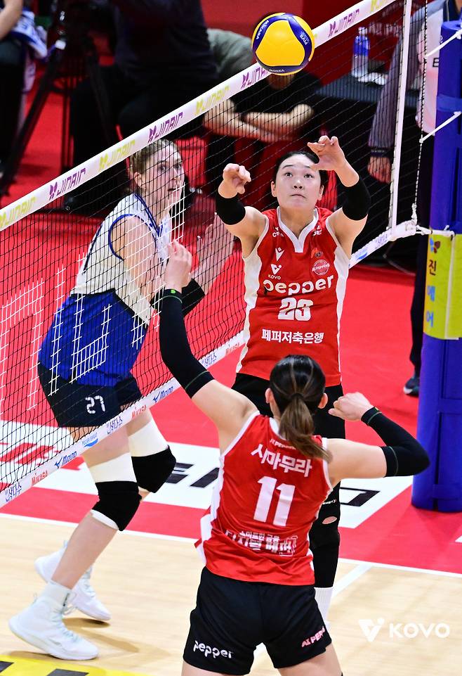 그라제~ 여긴 광주여! 페퍼저축은행, 3-0 현대건설 셧아웃! → 시즌 상대전적 4승1패 압도