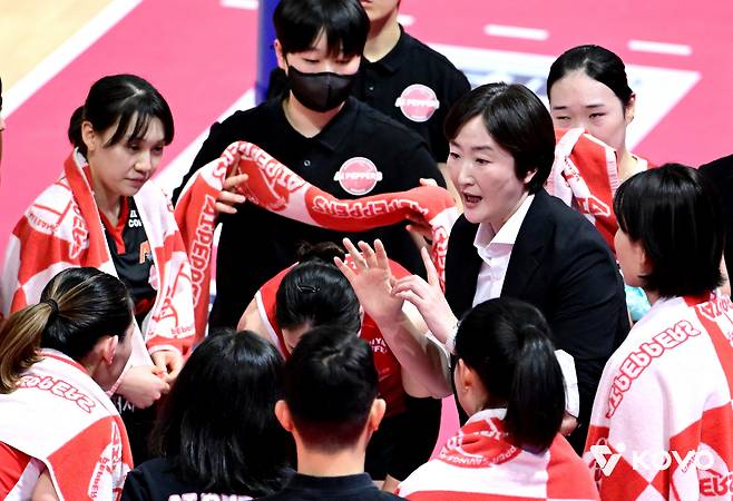 그라제~ 여긴 광주여! 페퍼저축은행, 3-0 현대건설 셧아웃! → 시즌 상대전적 4승1패 압도