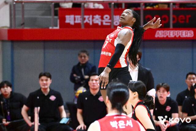 '조이 30점 폭발' 페퍼저축은행 셧아웃, 현대건설만 만나면 강하다 '상대전적 4승 1패 압도' [MD광주]