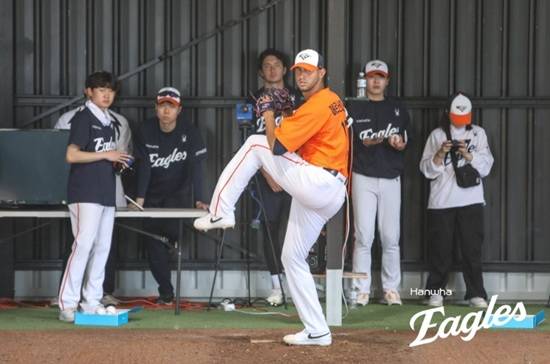 '437억' 한화 에이스 공백 어찌할꼬? '베네수엘라 특급' 자신감 철철→