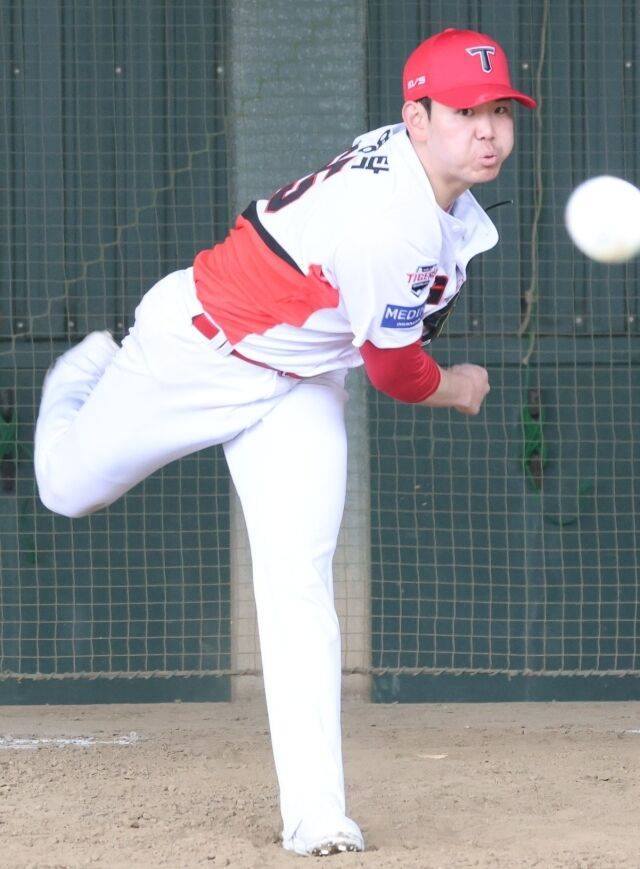 “(1.2억원)장난치시는 줄” KIA 성영탁 연봉 300% 인상되자 숨도 안 쉬고 사인…지금 원하는 건 PC방[MD아마미오시마]