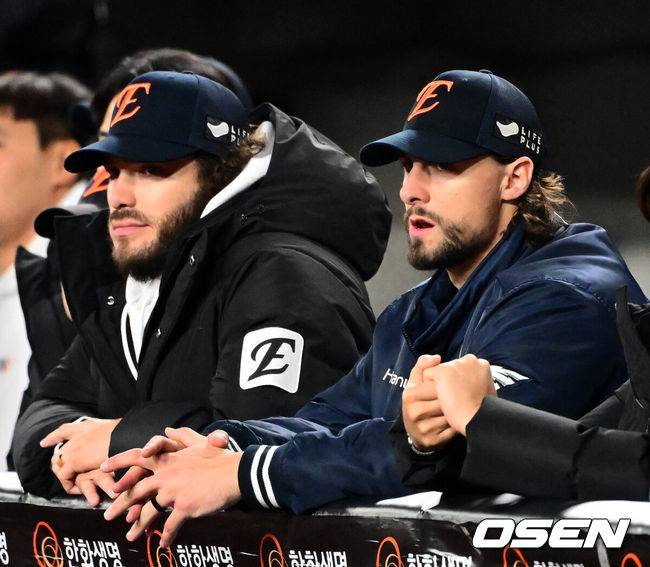 한화에 남을 걸 그랬나, 폰세·와이스 떨고 있니? 선발 입지 위험하다…FA 최대어 좌완 거취에 촉각