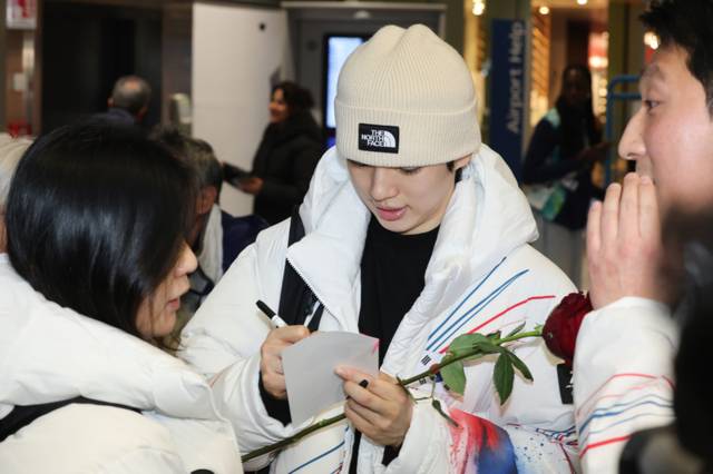 이탈리아가 들썩…차준환 입국에 아수라장 된 밀라노 공항